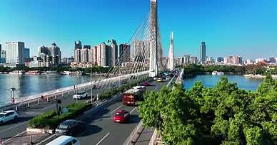 蓝天晴朗航拍广州海印大桥车流交通视频的预览图